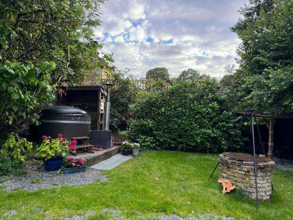 tuin geheel omheind met gaas